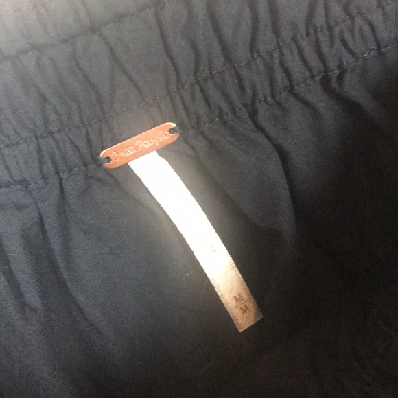 Free People navy blue one sleeve cold shoulder shirt women’s medium stretch top - Picture 2 of 4